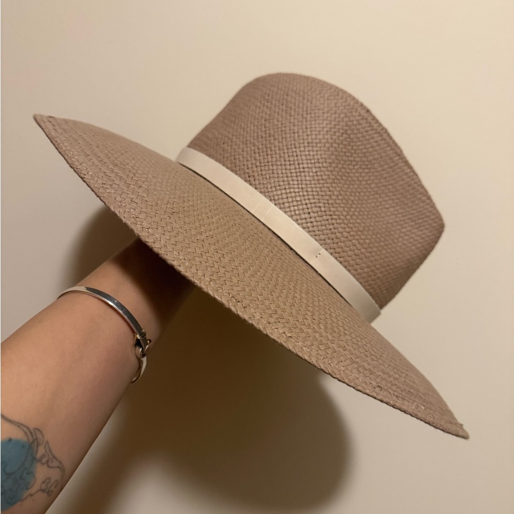 Jenessa Leone packable straw fedora